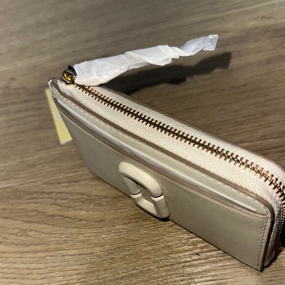 Marc Jacobs Snapshot Cream Zip Catd Holder Wallet - Picture 4 of 7